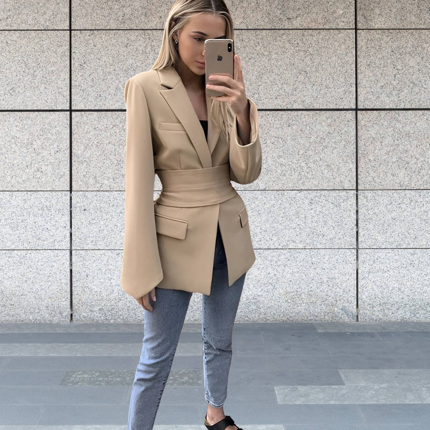 Kvinnors Blazer med Bälte och Vida Ärmar