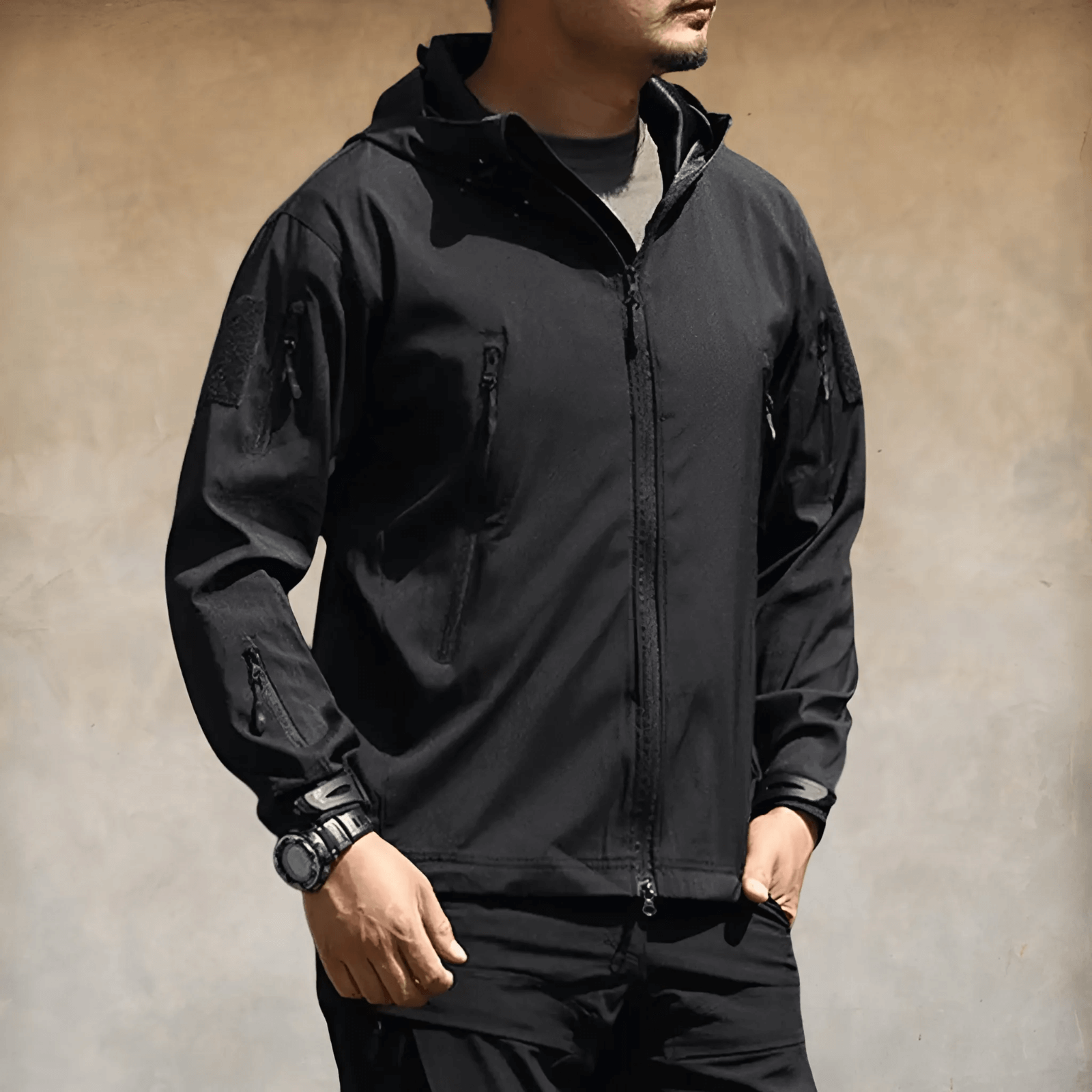 Herrarnas taktiska softshell-jacka med flera fickor med dragkedja och huva