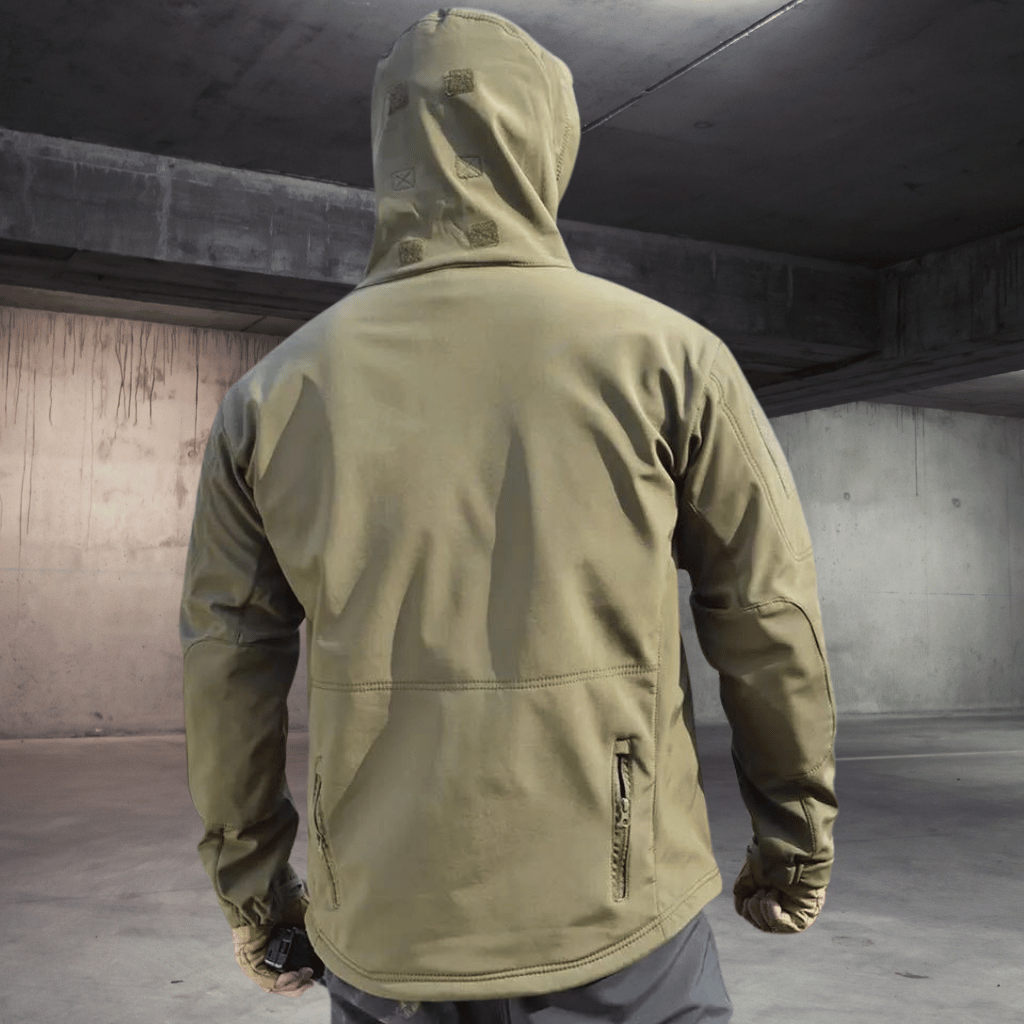 Herrarnas taktiska softshell-jacka med flera fickor med dragkedja och huva